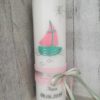 Schöne und moderne Taufkerze Boot mint rosa mit Kreuz, Sonne, Wasser, Fische und Bänder für Mädchen, personalisiert, auch nach Wunsch hier bestellen!