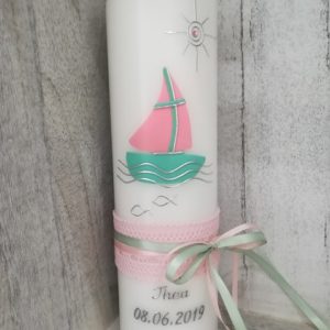 Schöne und moderne Taufkerze Boot mint rosa mit Kreuz, Sonne, Wasser, Fische und Bänder für Mädchen, personalisiert, auch nach Wunsch hier bestellen!
